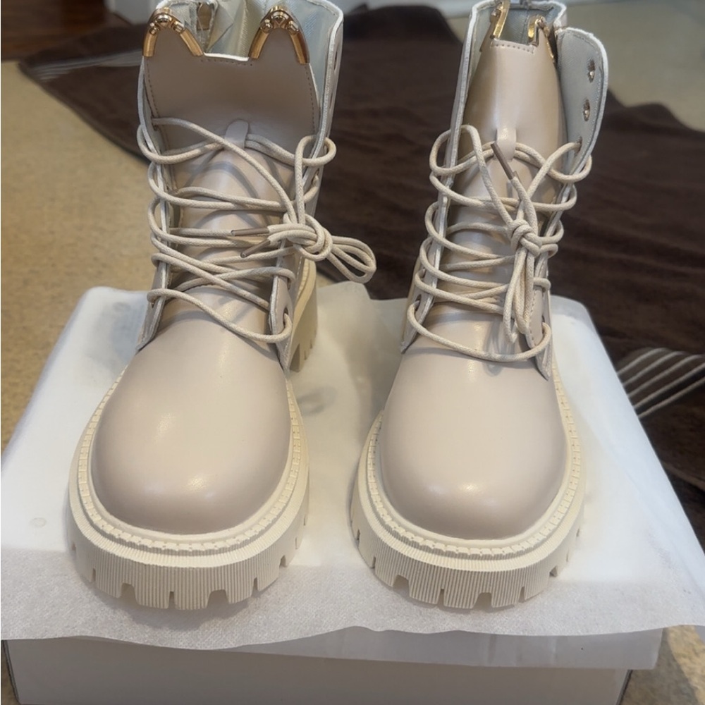 Women's Cream Lace-Up Ankle Boots